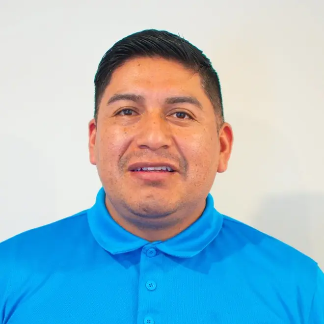 Manuel Pomavilla, Owner & master roofer